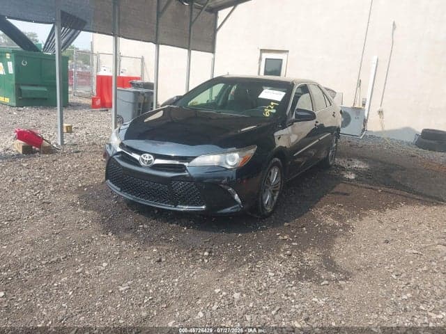 2017 TOYOTA CAMRY SE 2