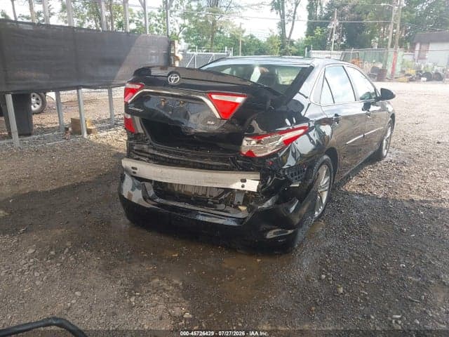2017 TOYOTA CAMRY SE 4
