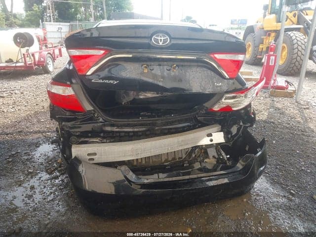 2017 TOYOTA CAMRY SE 6