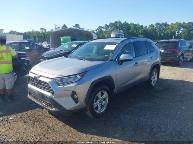 2020 TOYOTA RAV4 XLE 2