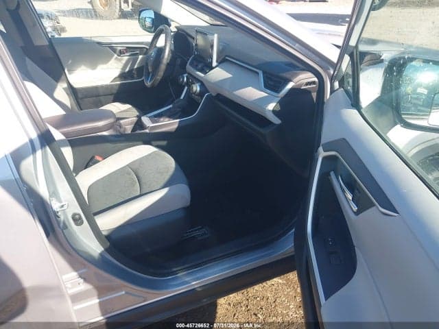 2020 TOYOTA RAV4 XLE 5