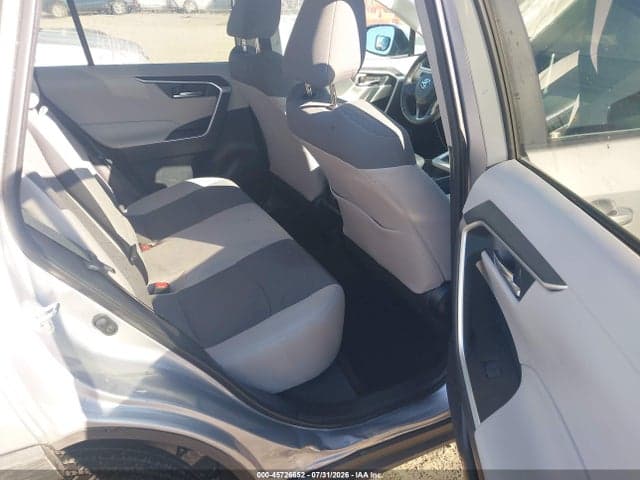 2020 TOYOTA RAV4 XLE 8