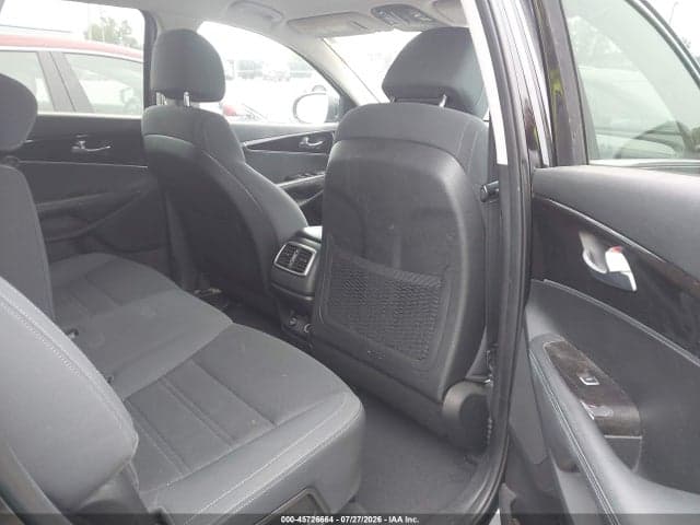 2017 KIA SORENTO 2.4L LX 8