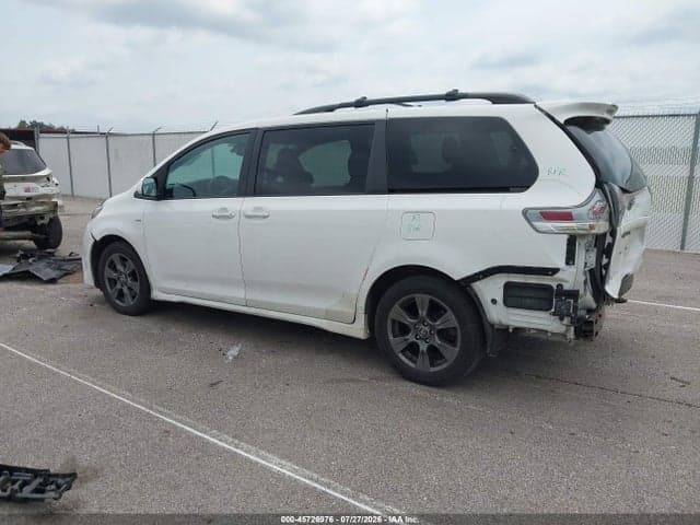 2020 TOYOTA SIENNA SE PREMIUM 3