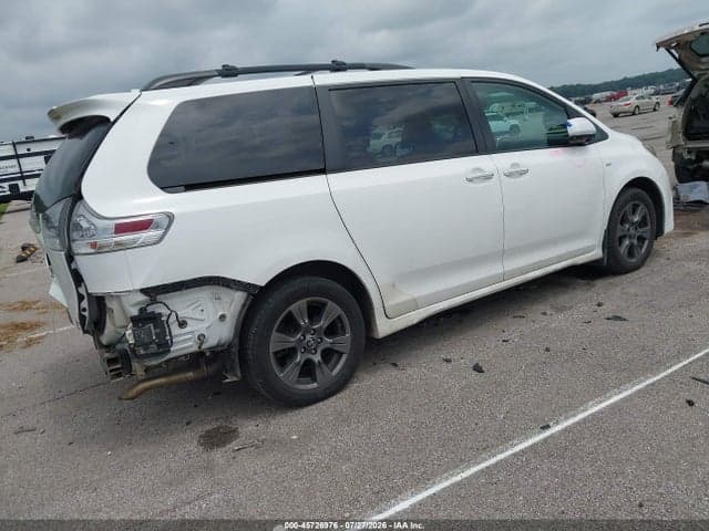 2020 TOYOTA SIENNA SE PREMIUM 4