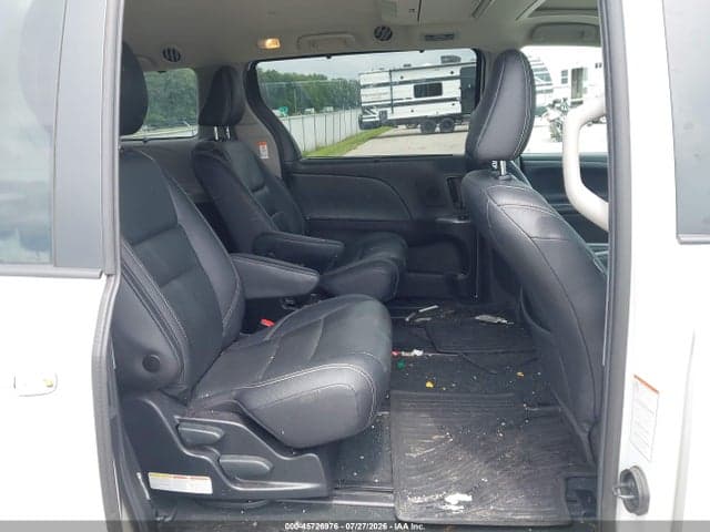 2020 TOYOTA SIENNA SE PREMIUM 8
