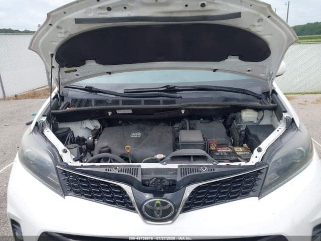 2020 TOYOTA SIENNA SE PREMIUM 10