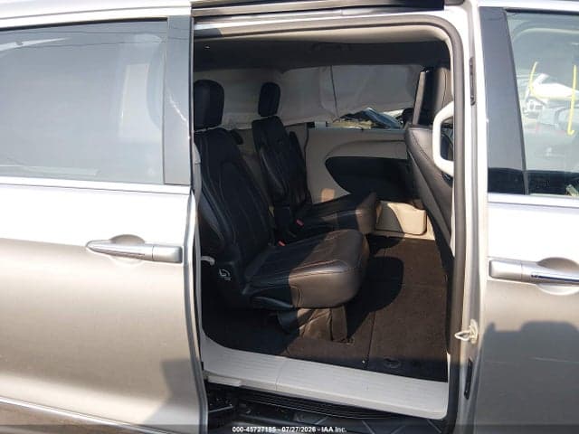 2017 CHRYSLER PACIFICA TOURING-L PLUS 8