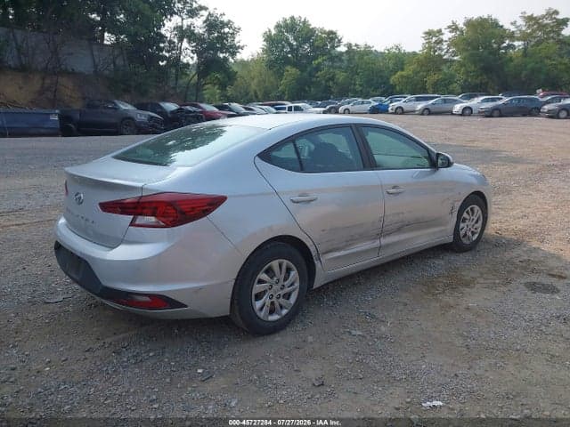 2019 HYUNDAI ELANTRA SE 4