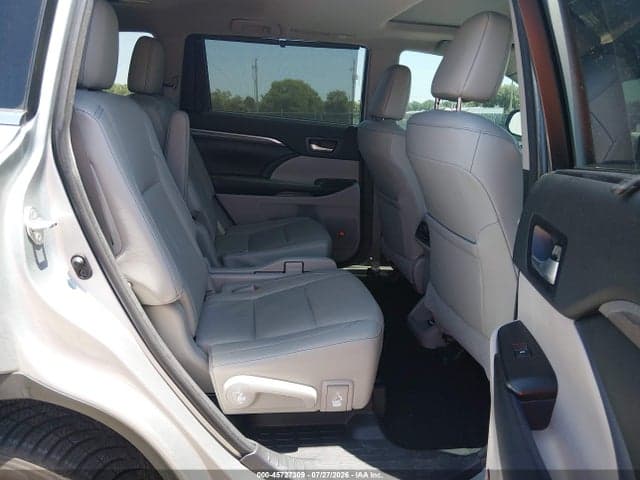 2017 TOYOTA HIGHLANDER LIMITED 8