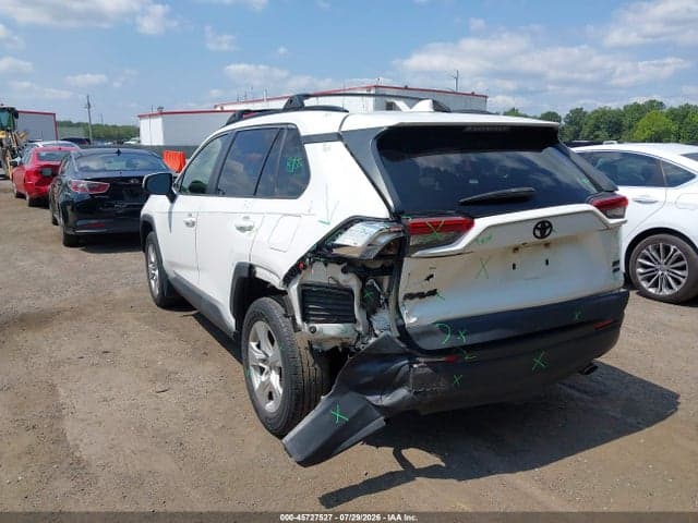2019 TOYOTA RAV4 XLE 3