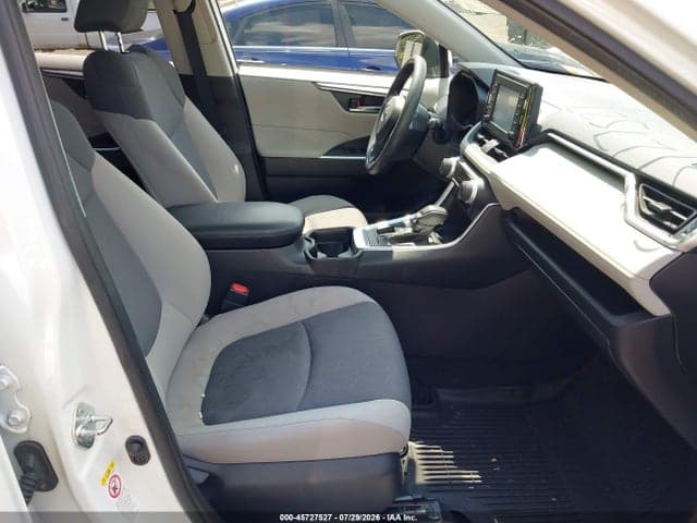2019 TOYOTA RAV4 XLE 5