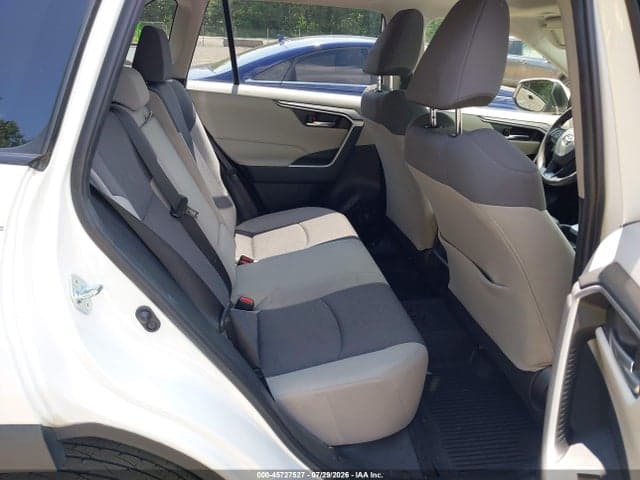 2019 TOYOTA RAV4 XLE 8