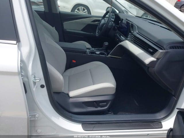 2025 TOYOTA CAMRY XLE 5