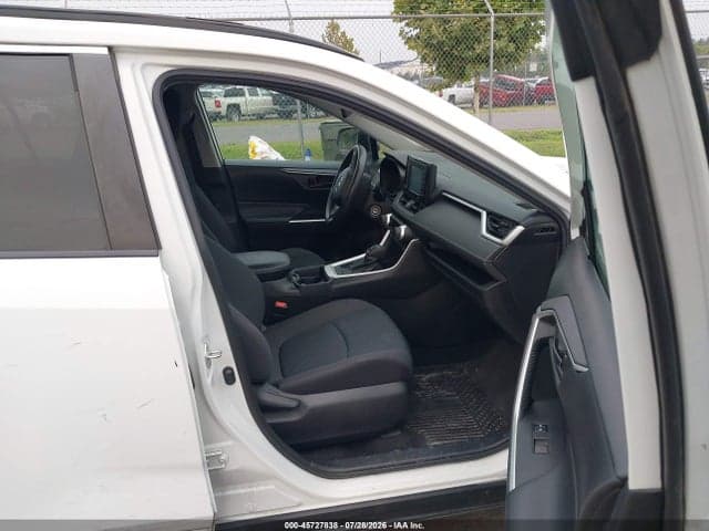 2020 TOYOTA RAV4 LE 5