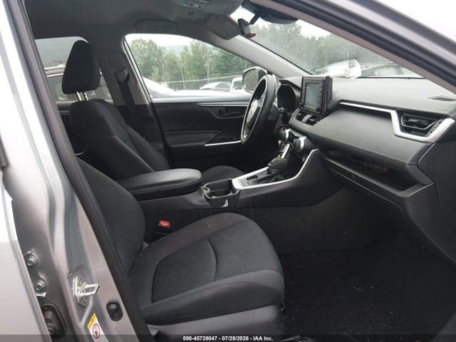 2019 TOYOTA RAV4 LE 5