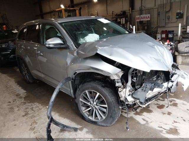 2017 TOYOTA HIGHLANDER XLE 1