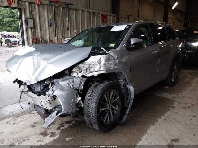 2017 TOYOTA HIGHLANDER XLE 2