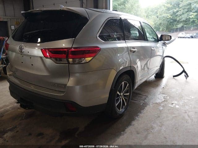 2017 TOYOTA HIGHLANDER XLE 4