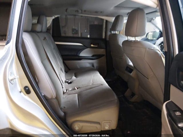 2017 TOYOTA HIGHLANDER XLE 8