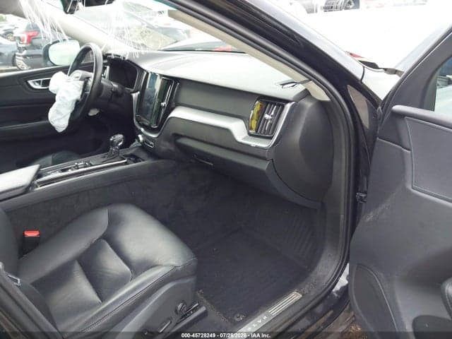 2018 VOLVO XC60 T6 MOMENTUM 5