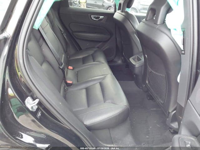 2018 VOLVO XC60 T6 MOMENTUM 8