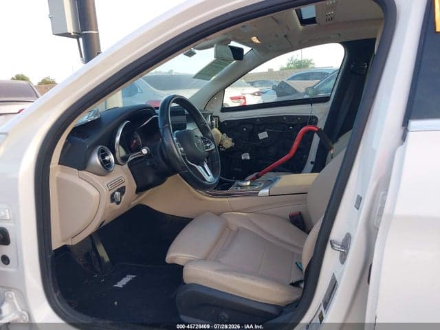 2019 MERCEDES-BENZ C 300 5
