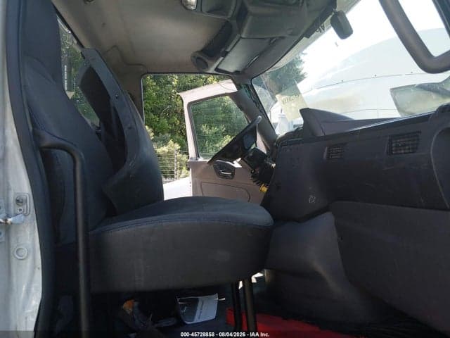 2018 INTERNATIONAL LT 6