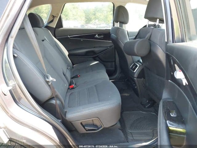 2017 KIA SORENTO 2.4L LX 8