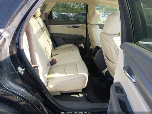 2017 CADILLAC XT5 LUXURY 8