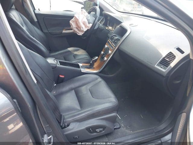 2017 VOLVO XC60 T5 INSCRIPTION 5
