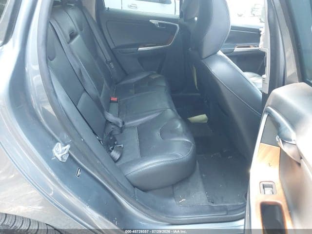 2017 VOLVO XC60 T5 INSCRIPTION 8