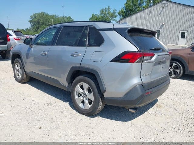2019 TOYOTA RAV4 XLE 3