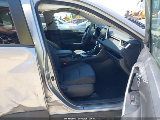2019 TOYOTA RAV4 XLE 5