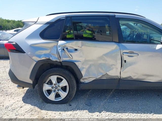 2019 TOYOTA RAV4 XLE 6