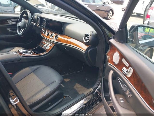 2019 MERCEDES-BENZ E 300 4MATIC 5
