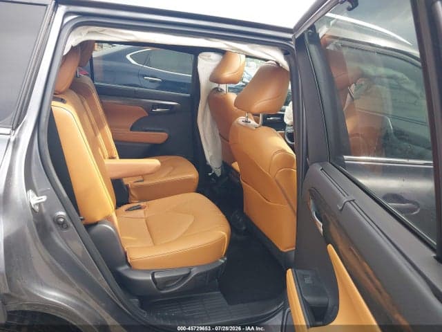 2023 TOYOTA HIGHLANDER PLATINUM 8