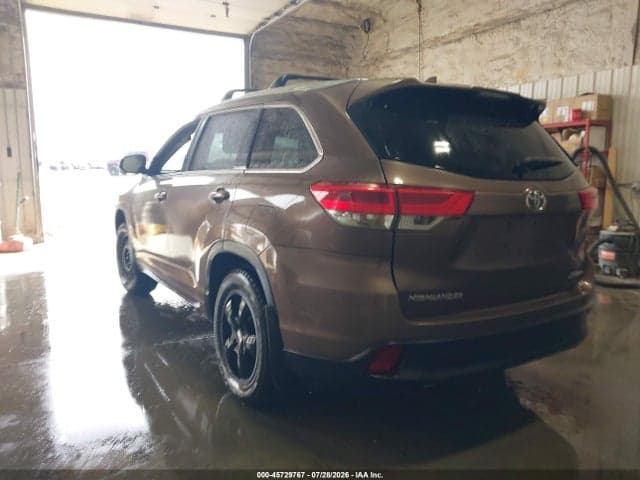 2017 TOYOTA HIGHLANDER XLE 3