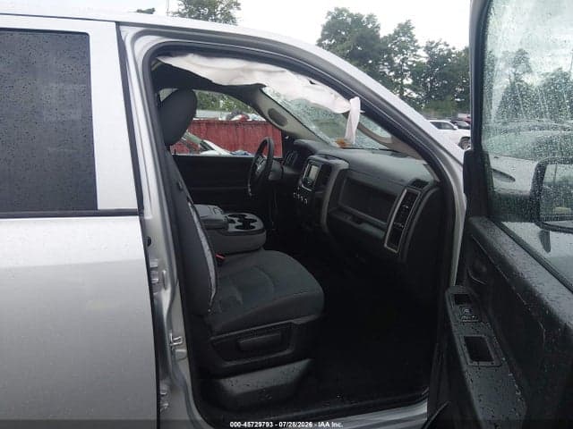 2018 RAM 1500 EXPRESS 4X4 6'4 BOX 5