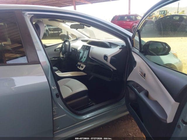2017 TOYOTA PRIUS THREE TOURING 5