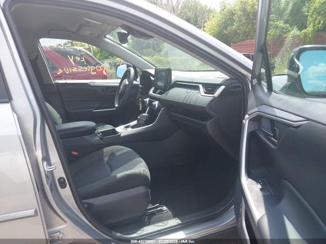 2022 TOYOTA RAV4 LE 5