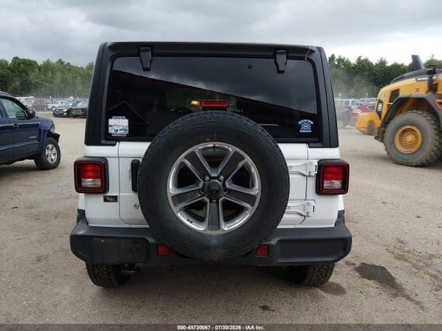 2018 JEEP WRANGLER UNLIMITED SAHARA 4X4 16