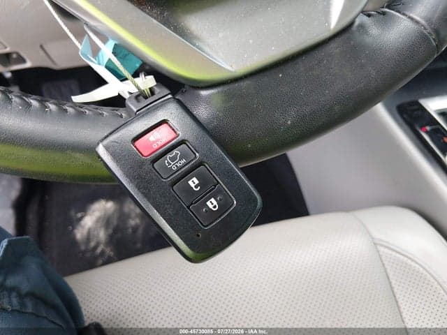 2019 TOYOTA HIGHLANDER LIMITED 11