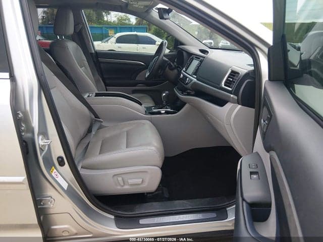 2019 TOYOTA HIGHLANDER LIMITED 5