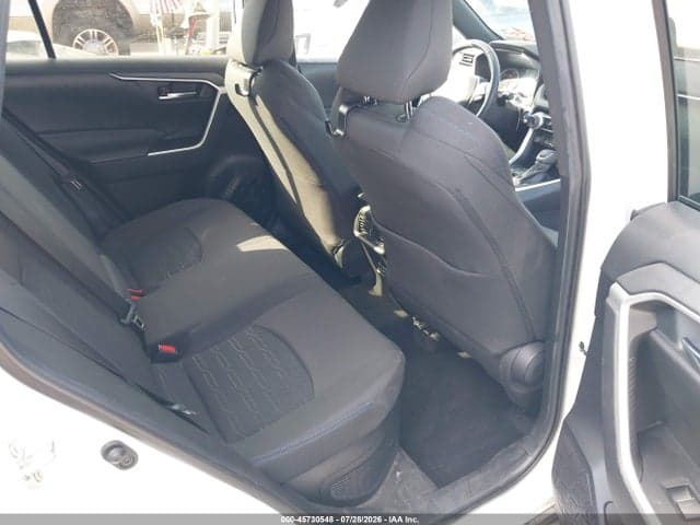 2022 TOYOTA RAV4 HYBRID SE 8