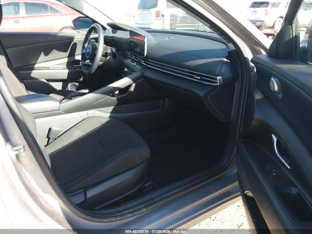 2024 HYUNDAI ELANTRA SEL 5