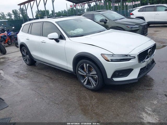 2023 VOLVO V60 CROSS COUNTRY B5 PLUS - 1