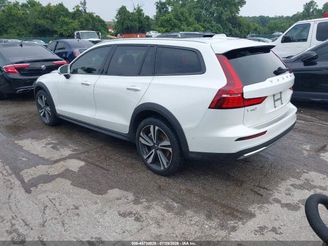 2023 VOLVO V60 CROSS COUNTRY B5 PLUS 3