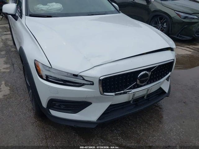 2023 VOLVO V60 CROSS COUNTRY B5 PLUS 6