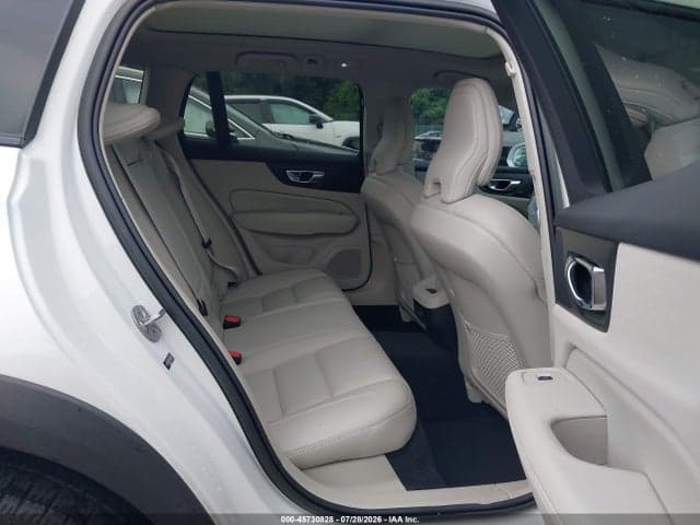 2023 VOLVO V60 CROSS COUNTRY B5 PLUS 8